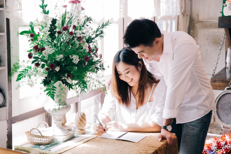Asian couple sitting in a restaurant And write a bookValentine - Sincere Moneylender